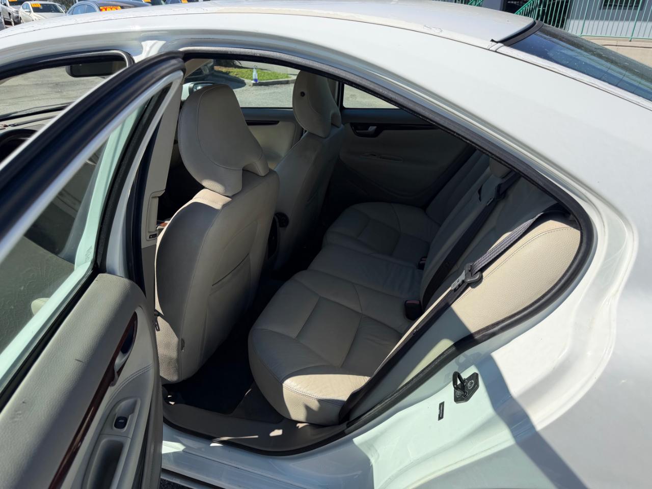 Volvo S60 4dr Sdn 2.5T FWD 2009