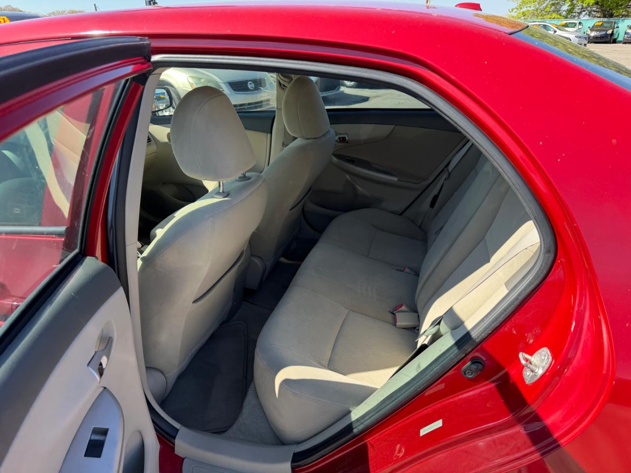 Toyota Corolla 4dr Sdn Man (Natl) 2010