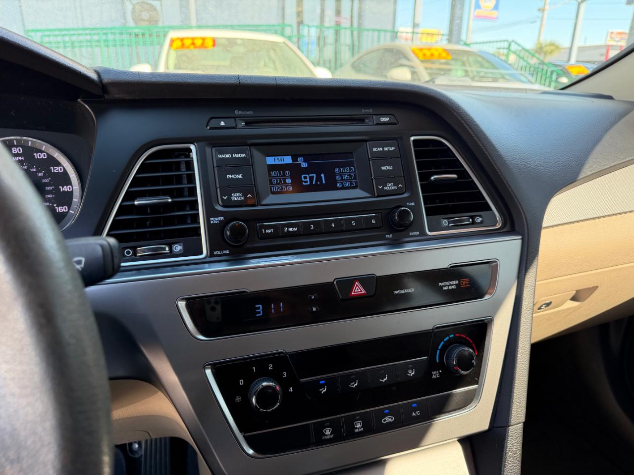 Hyundai Sonata 4dr Sdn 2.4L SE 2015