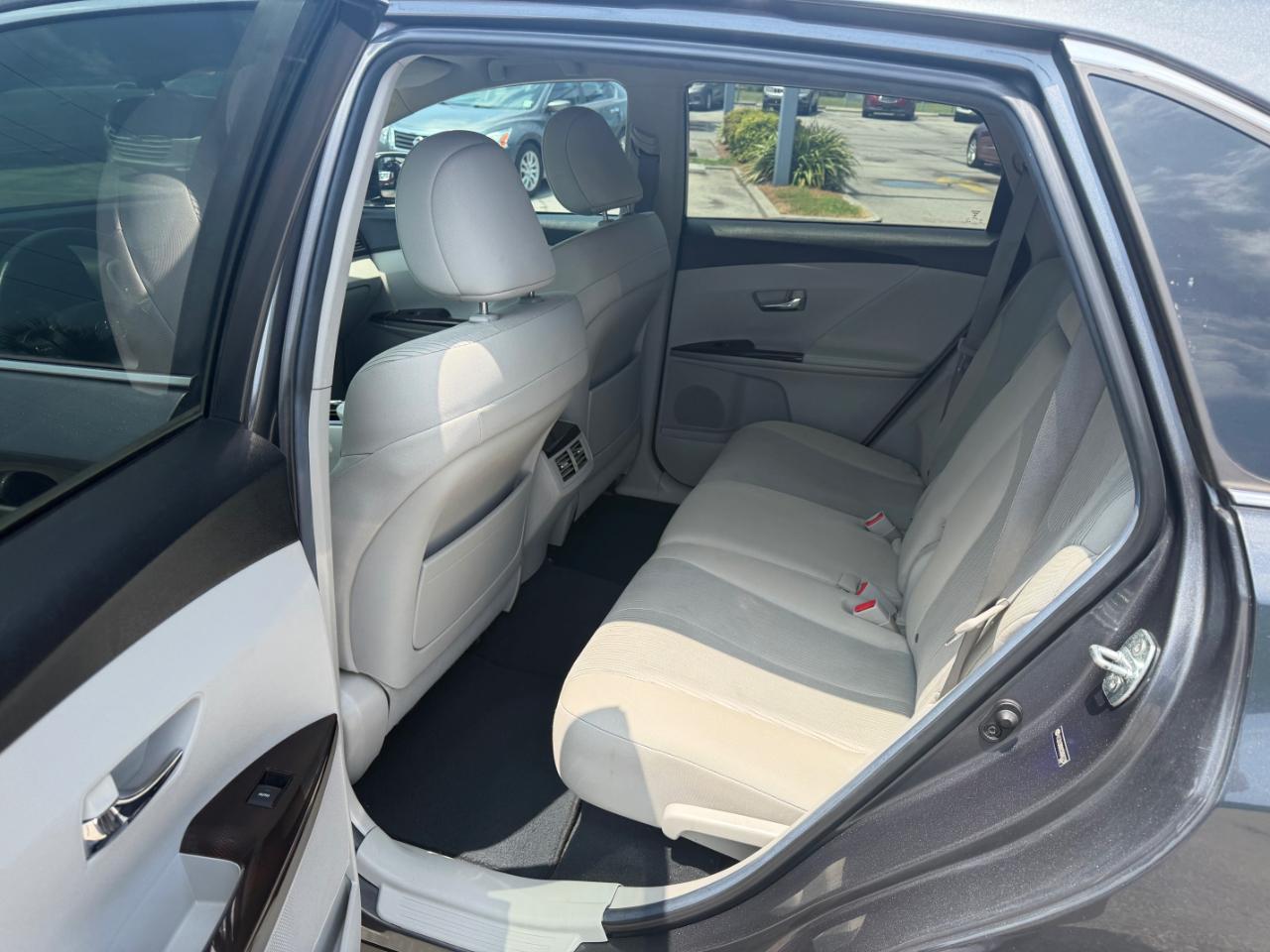 Toyota Venza 4dr Wgn I4 FWD XLE (Natl) 2012