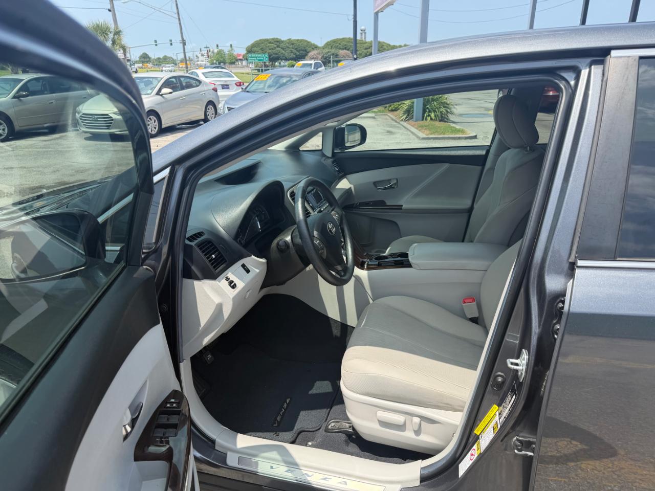 Toyota Venza 4dr Wgn I4 FWD XLE (Natl) 2012