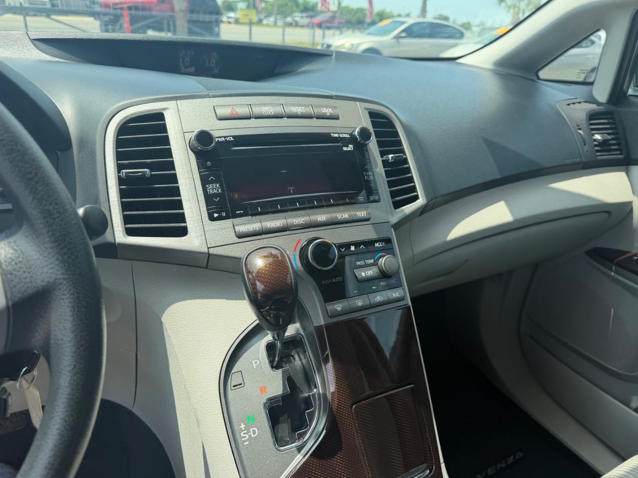 Toyota Venza 4dr Wgn I4 FWD XLE (Natl) 2012