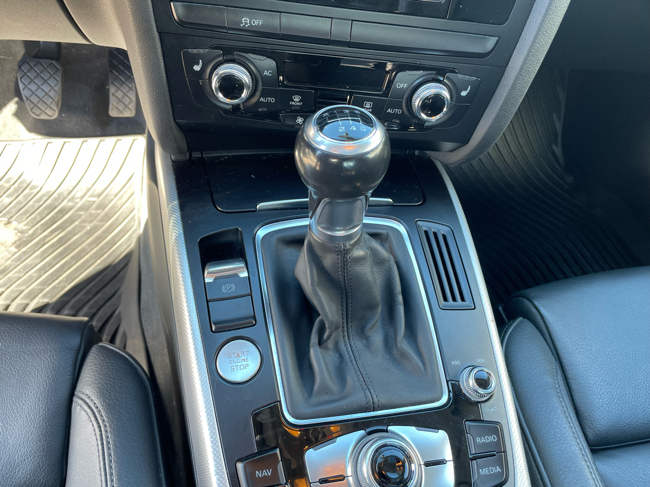 Audi A4 2.0T Premium Sedan quattro Manual 2013 Audi A4 2.0T Premium Sedan quattro Manual 2013