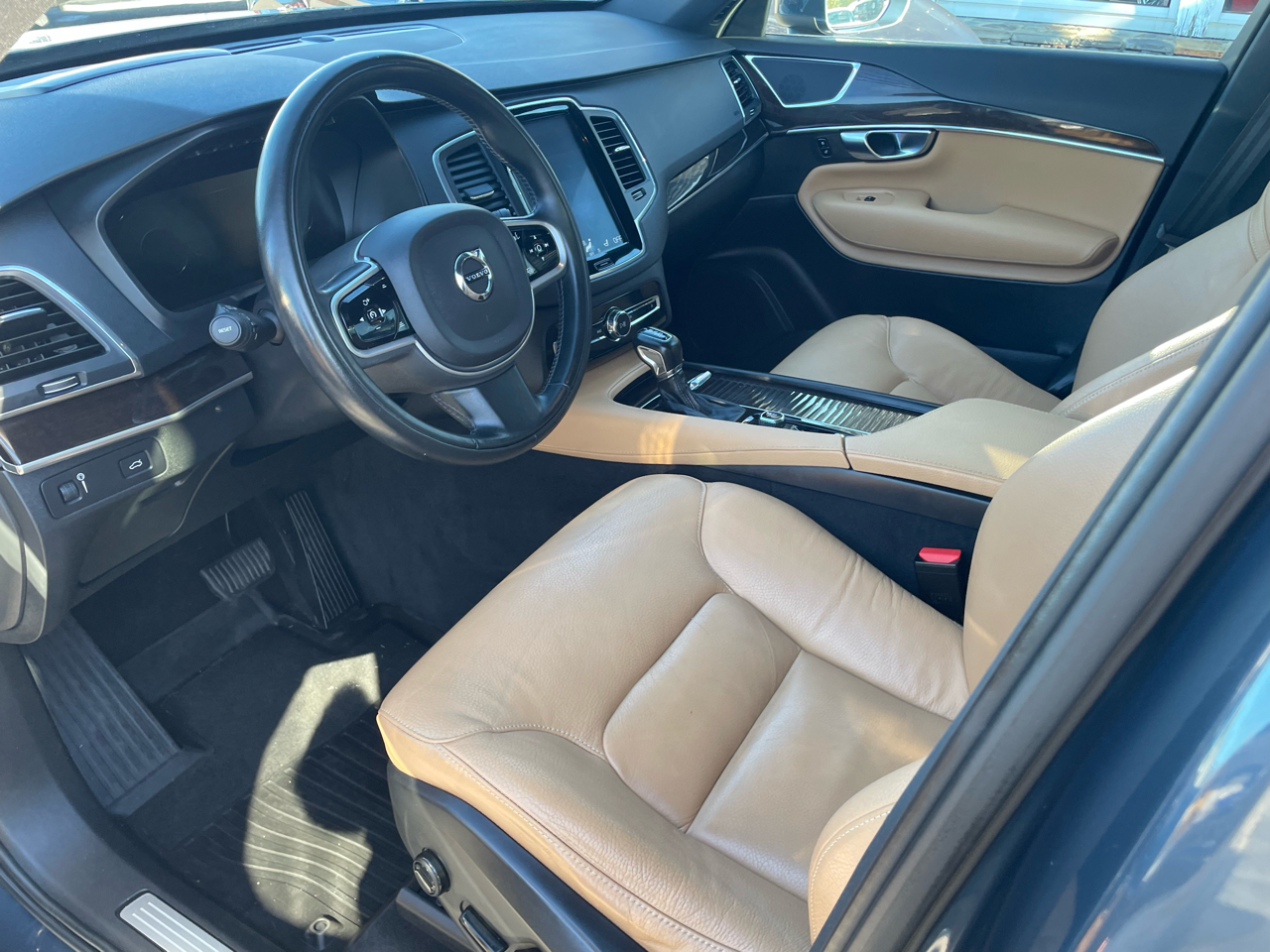 Volvo XC90 T6 Momentum AWD 2019 Volvo XC90 T6 Momentum AWD 2019