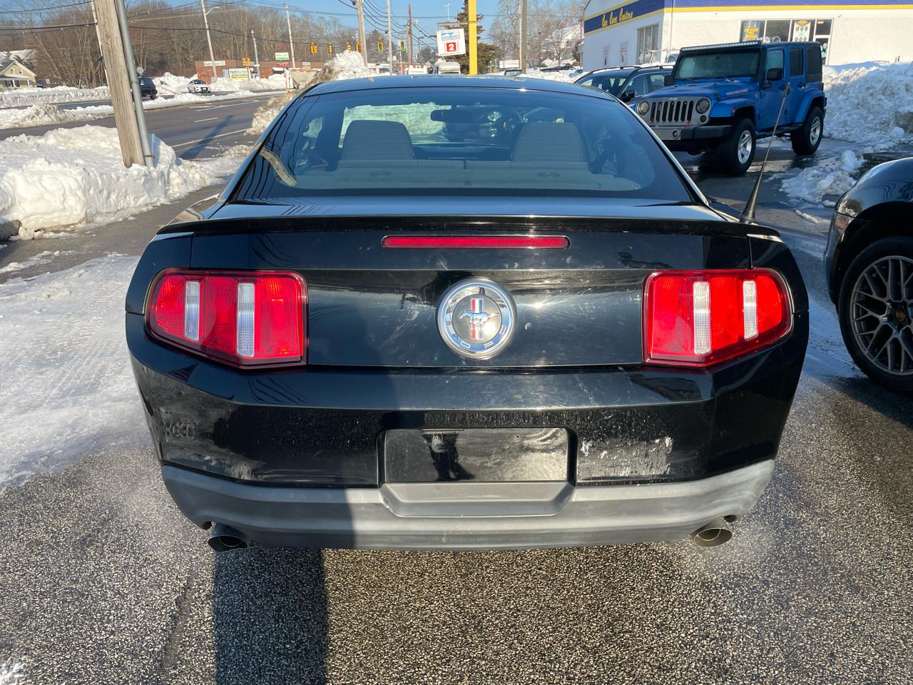 Ford Mustang V6 Coupe 2012