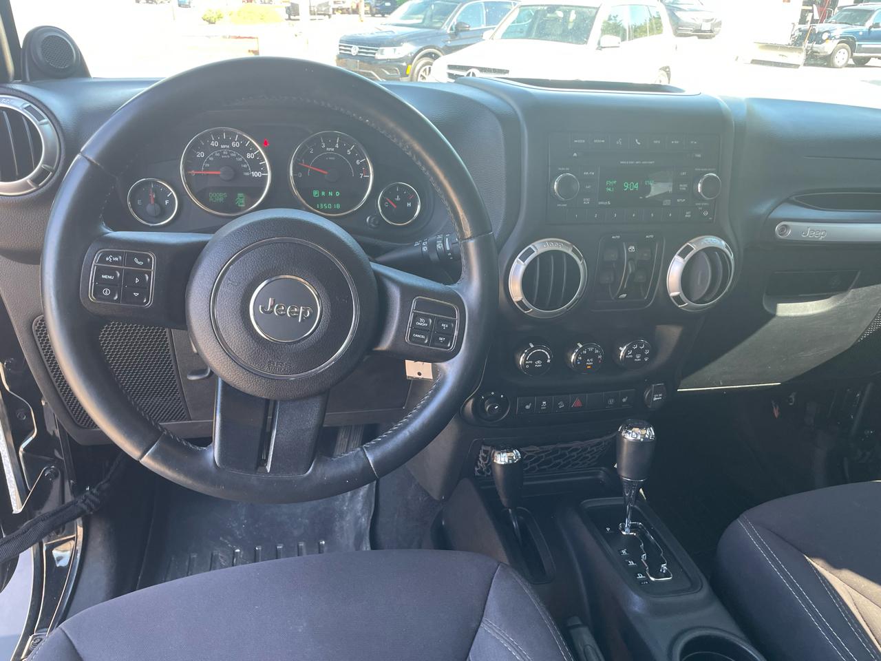 Jeep Wrangler Unlimited Sahara 4WD 2013