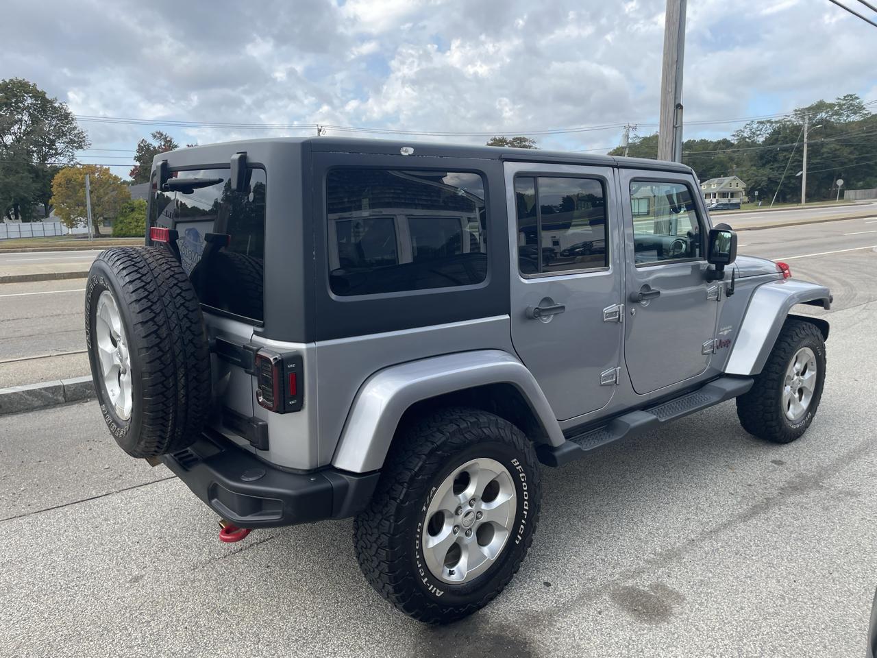 Jeep Wrangler Unlimited Sahara 4WD 2013