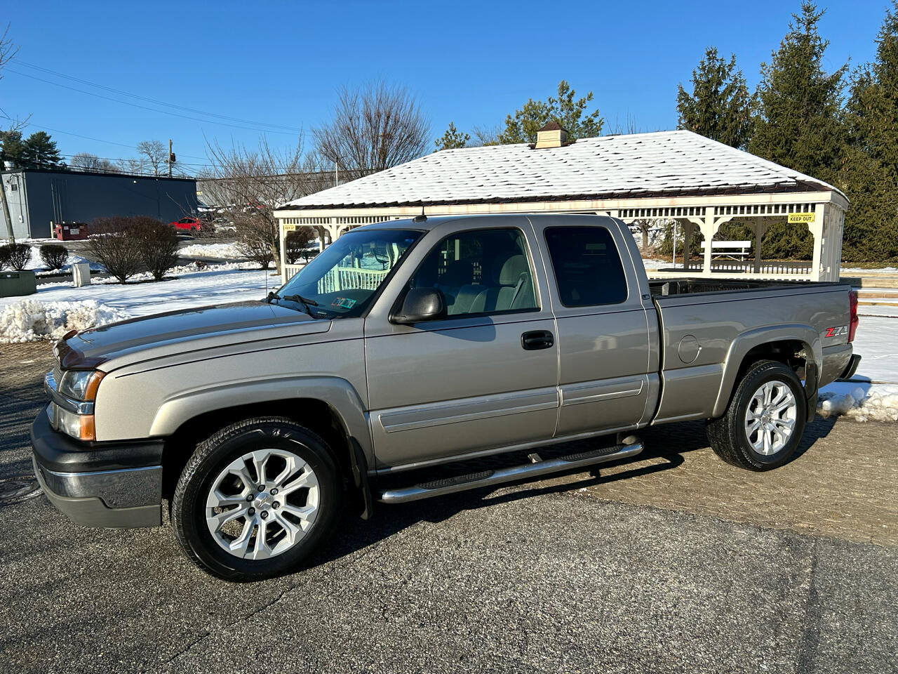 Chevrolet Silverado 1500 LS Ext. Cab Short Bed 4WD 2003