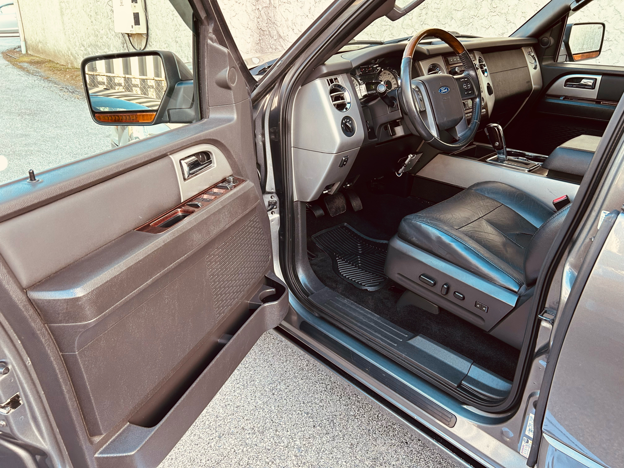 Ford Expedition Limited 4WD 2010