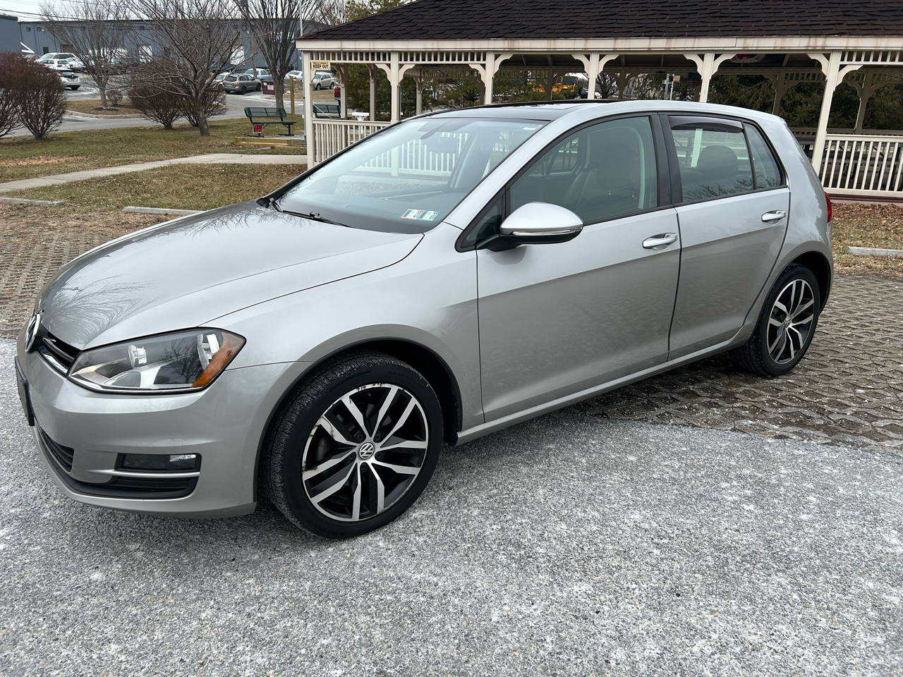 Volkswagen Golf TSI S 6A w/Sunroof 2015