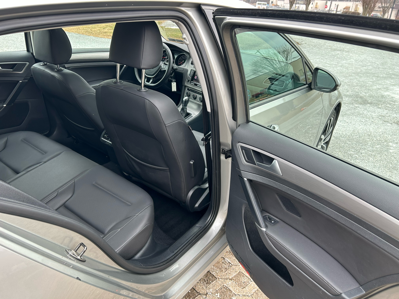 Volkswagen Golf TSI S 6A w/Sunroof 2015