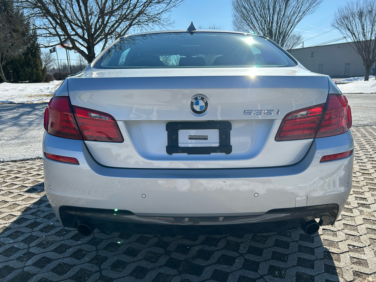 BMW 5-Series 535xi 2011