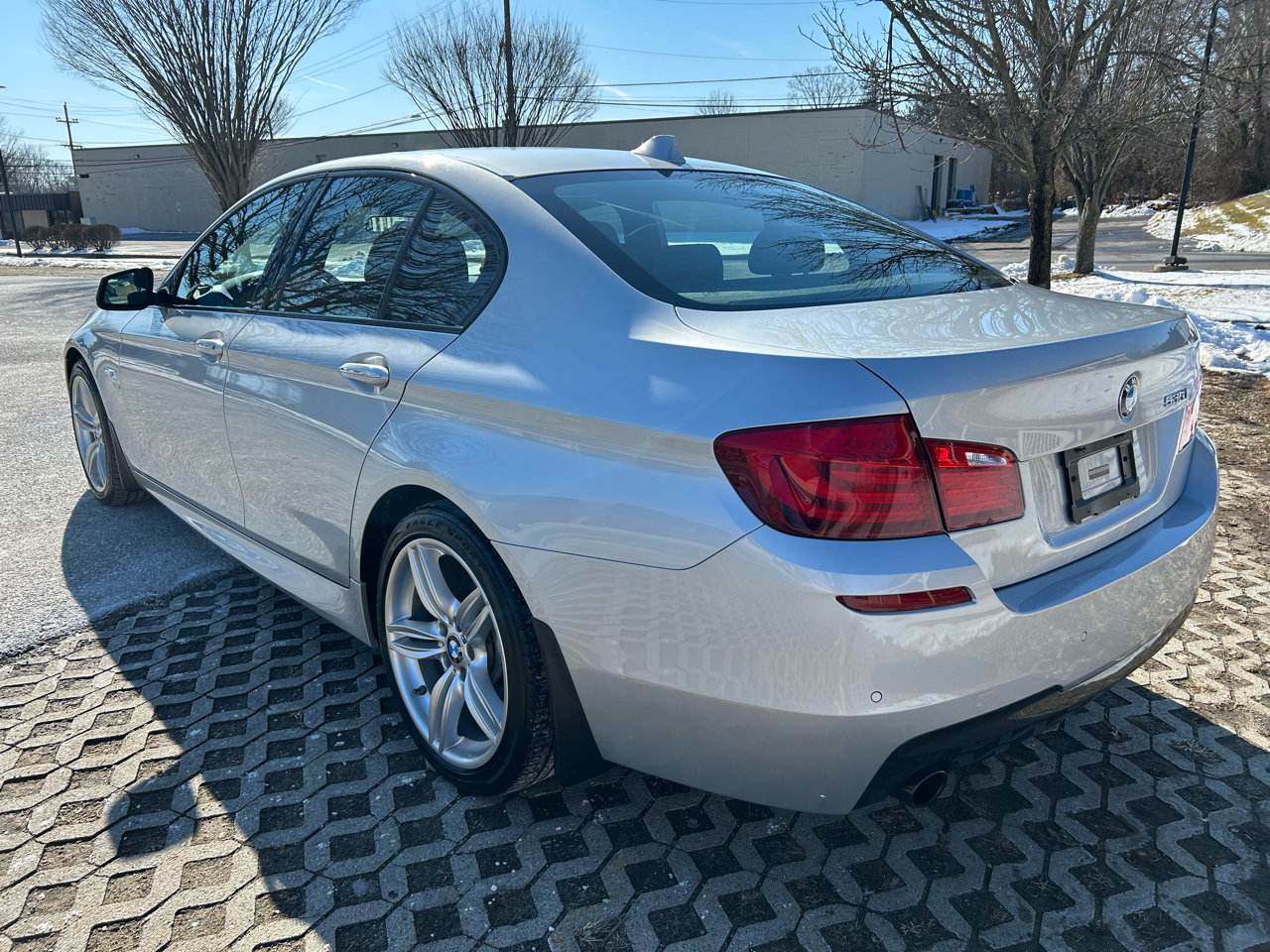 BMW 5-Series 535xi 2011