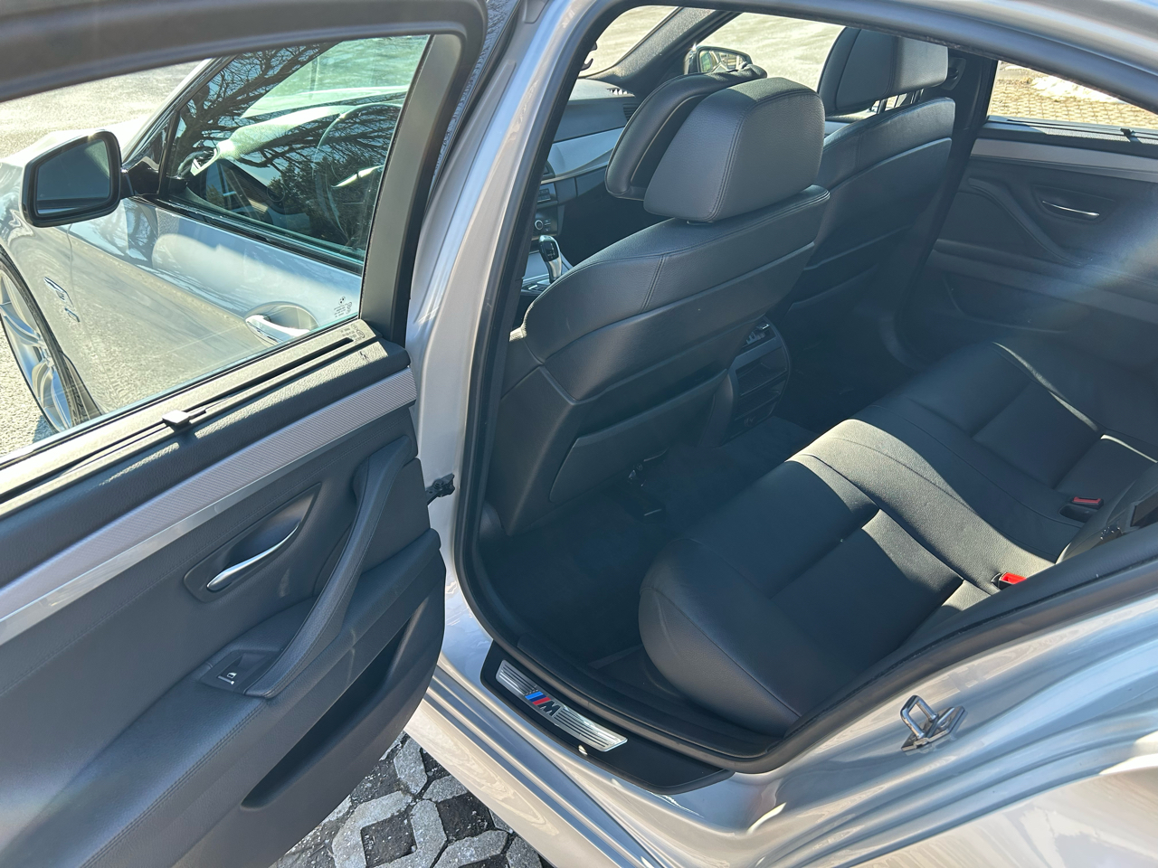 BMW 5-Series 535xi 2011