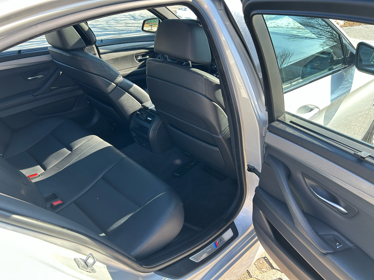 BMW 5-Series 535xi 2011