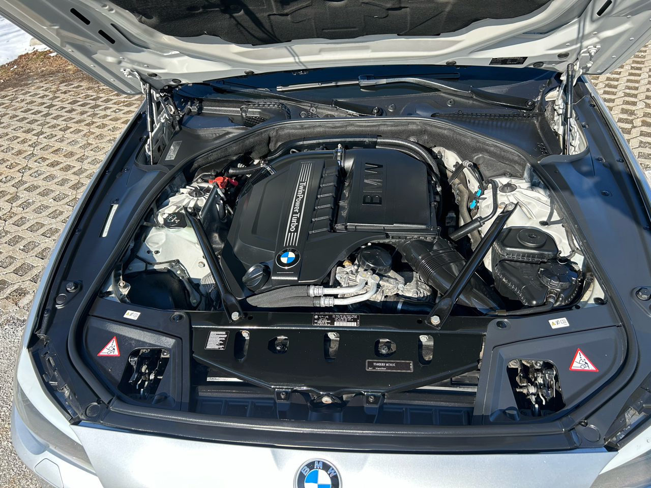 BMW 5-Series 535xi 2011