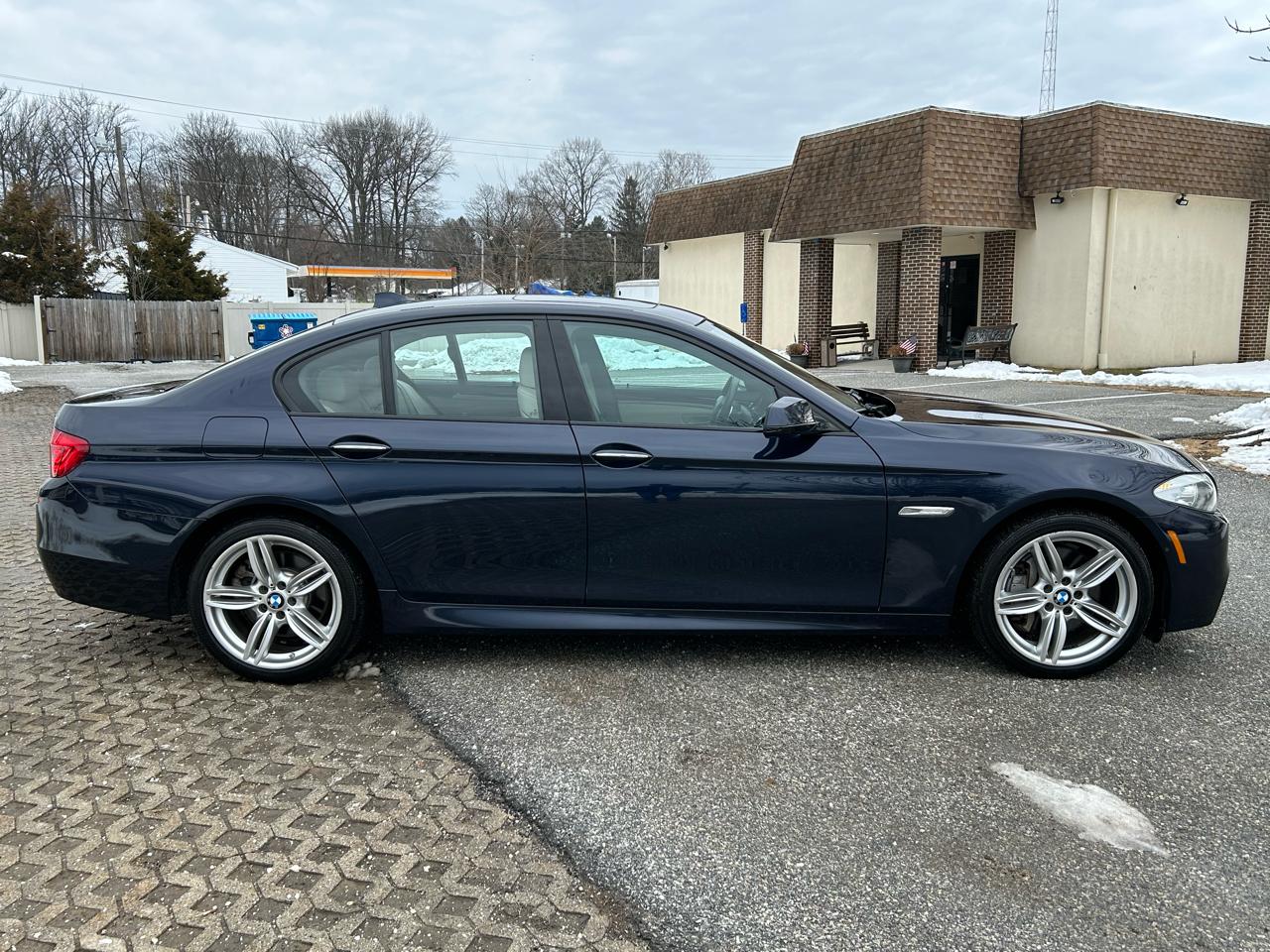 BMW 5-Series 550i xDrive 2013