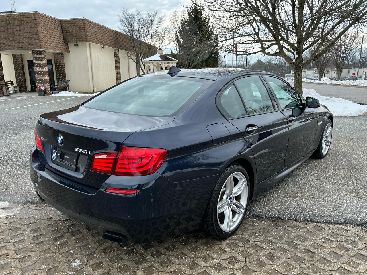 BMW 5-Series 550i xDrive 2013