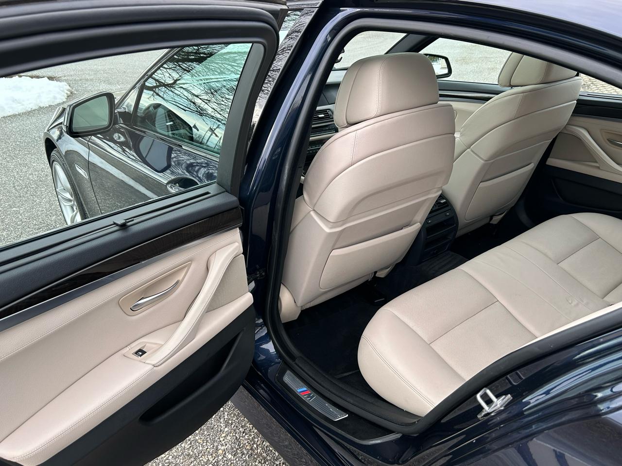 BMW 5-Series 550i xDrive 2013