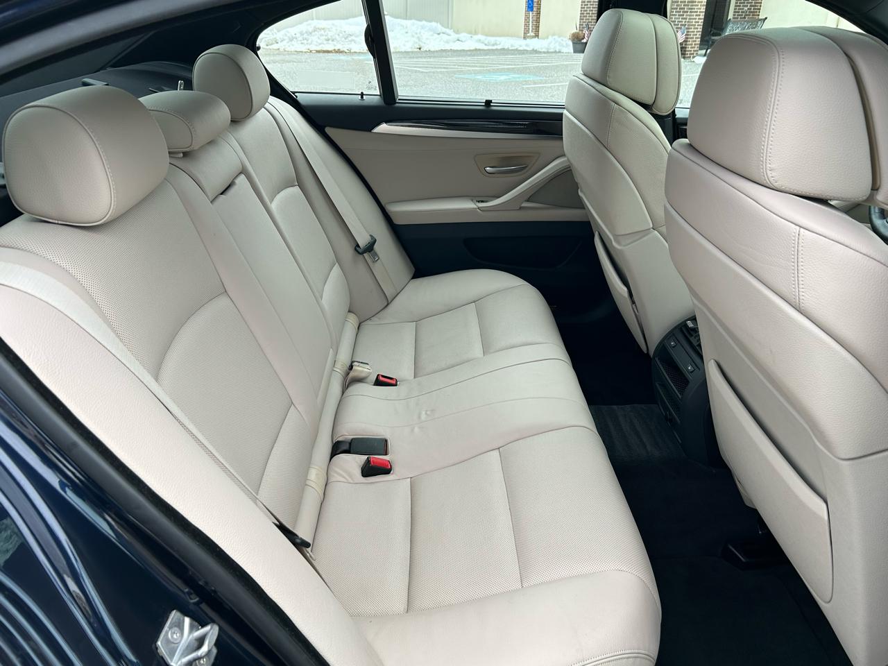 BMW 5-Series 550i xDrive 2013