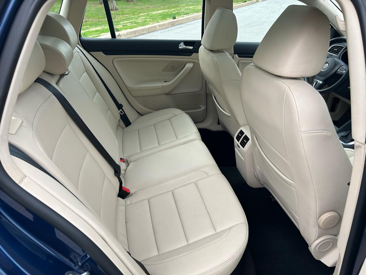 Volkswagen Jetta SportWagen 2.0L TDI 2013