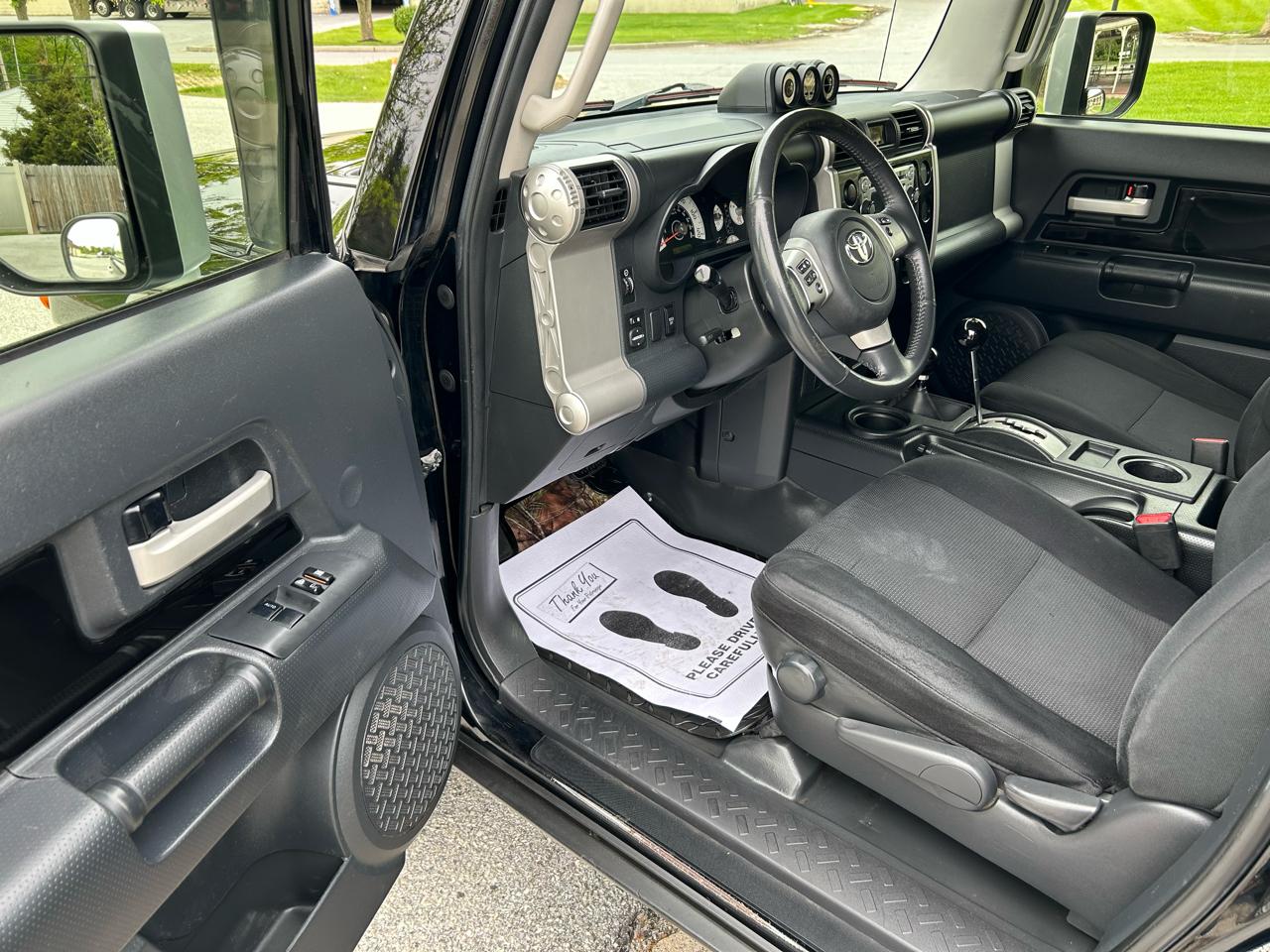 Toyota FJ Cruiser 4WD MT 2013