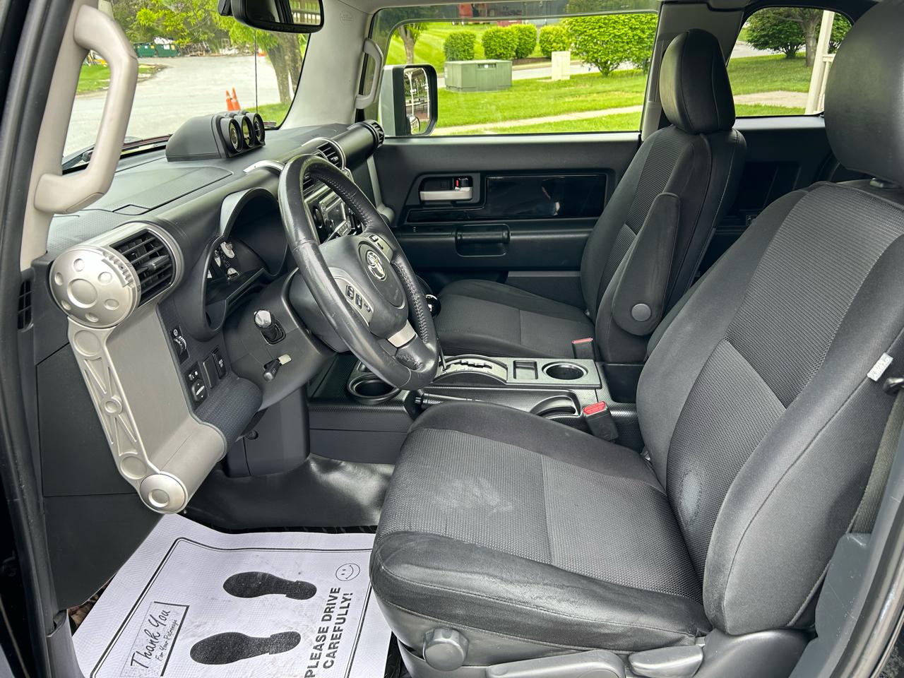 Toyota FJ Cruiser 4WD MT 2013