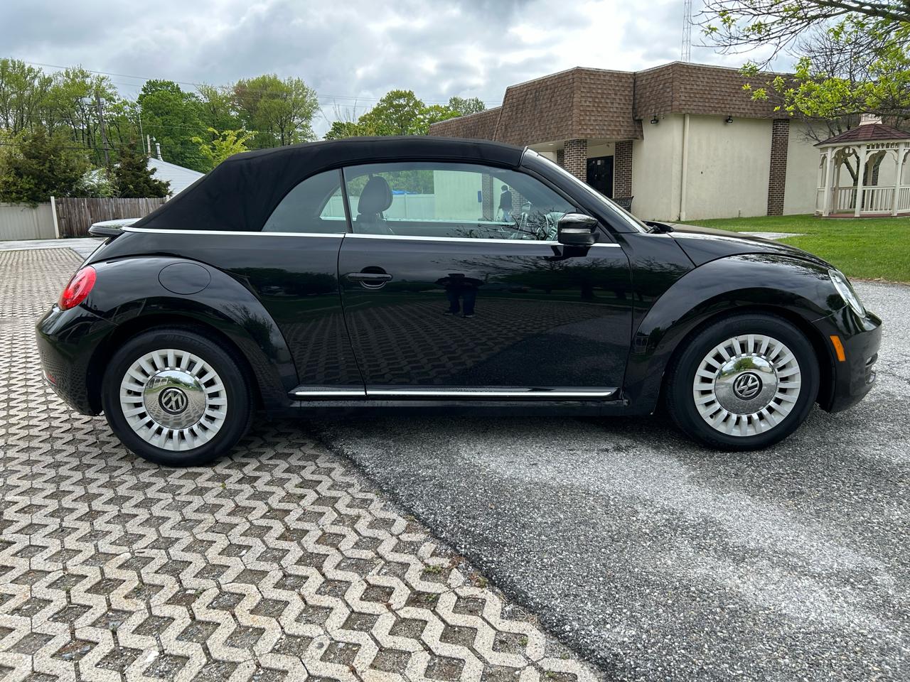 Volkswagen Beetle 2.5L Convertible 2014