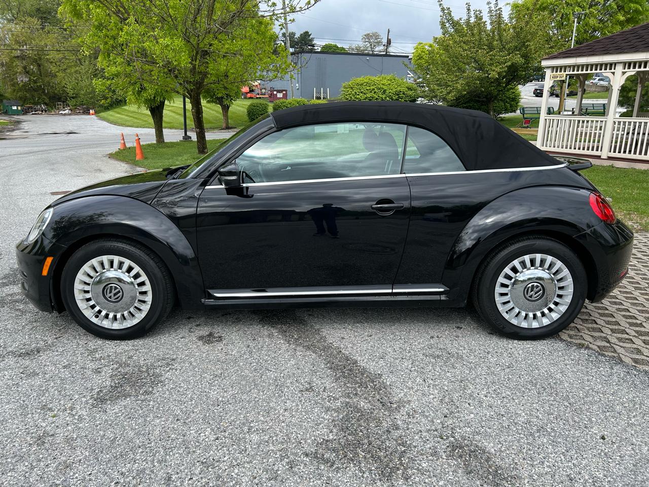 Volkswagen Beetle 2.5L Convertible 2014