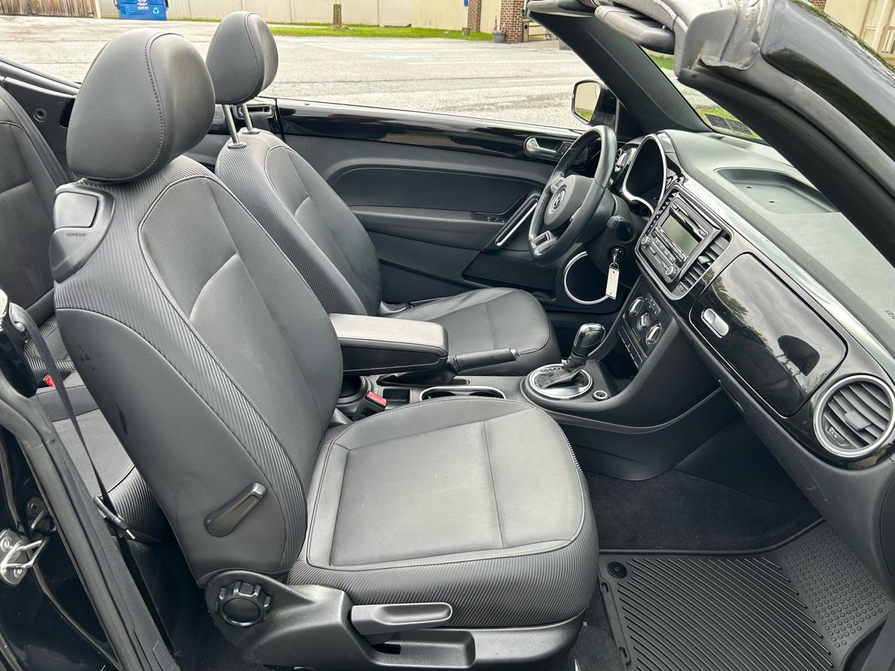 Volkswagen Beetle 2.5L Convertible 2014