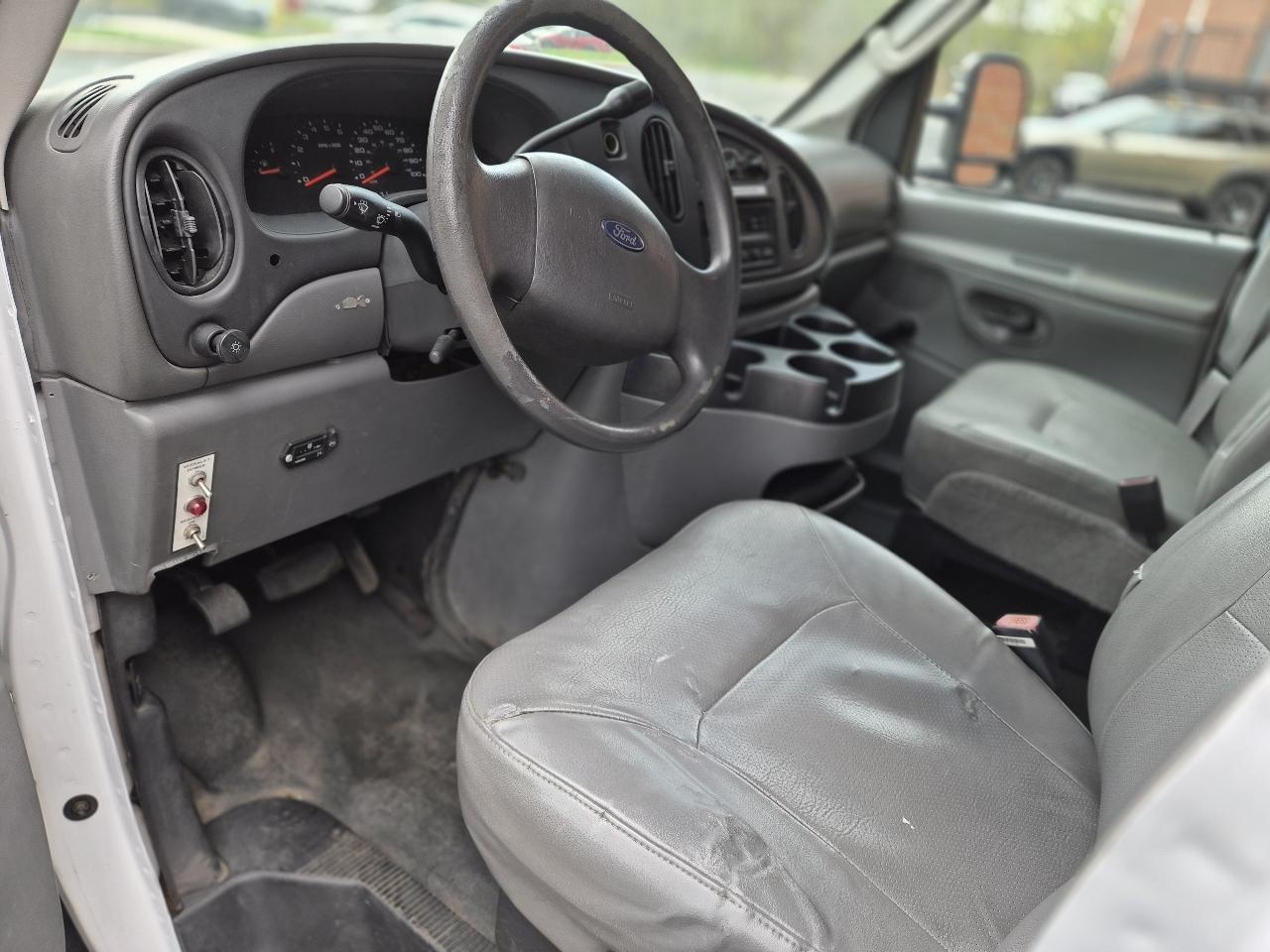 Ford Econoline E-350 Super Duty 2007