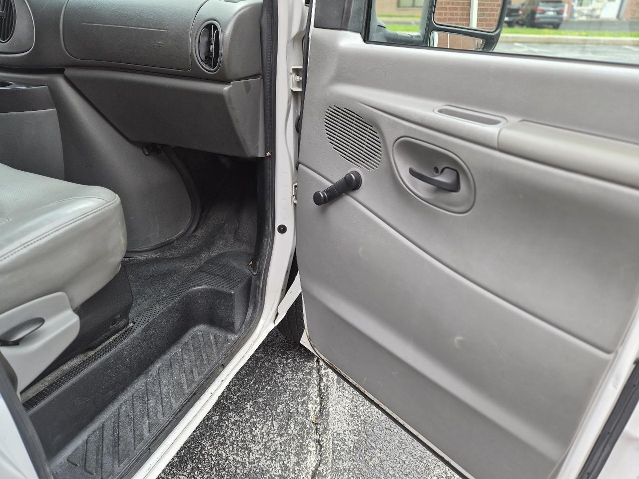 Ford Econoline E-350 Super Duty 2007