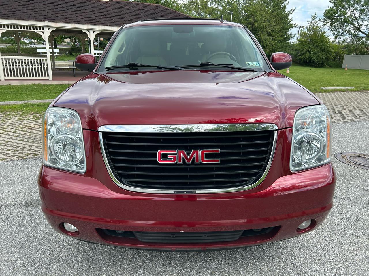 GMC Yukon XL SLE-1 1/2 Ton 4WD 2010