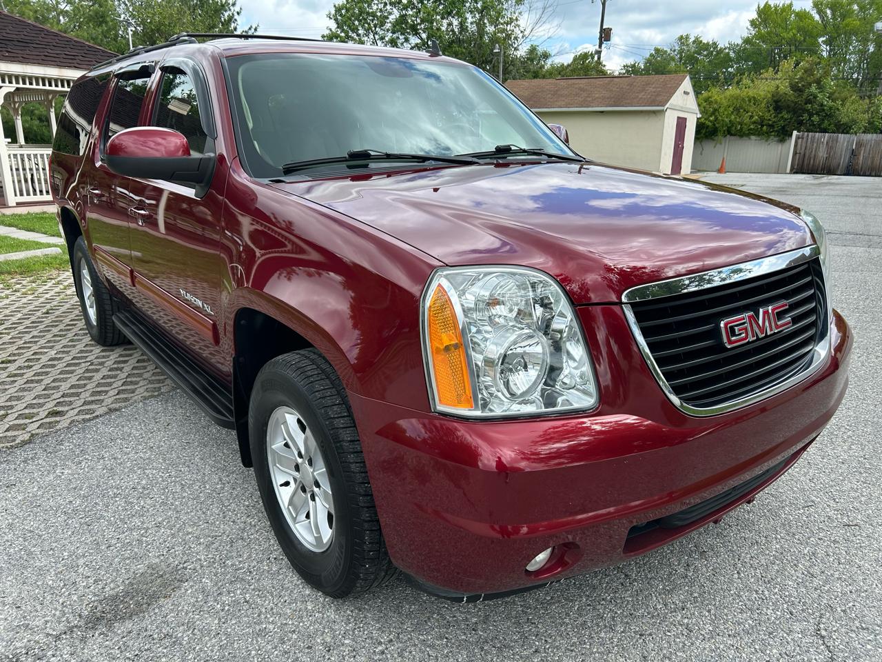 GMC Yukon XL SLE-1 1/2 Ton 4WD 2010