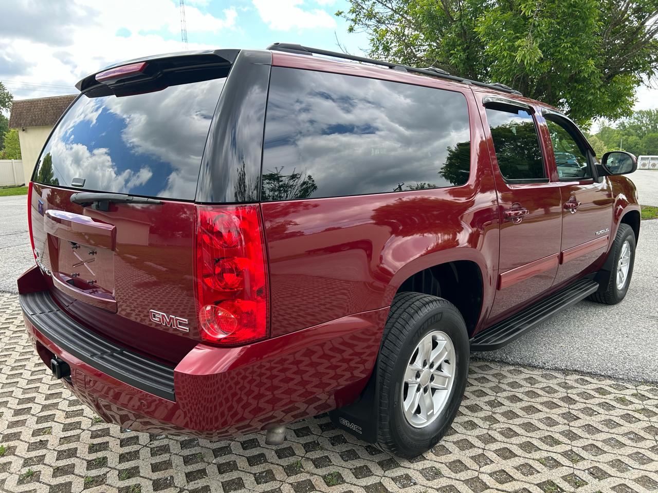 GMC Yukon XL SLE-1 1/2 Ton 4WD 2010