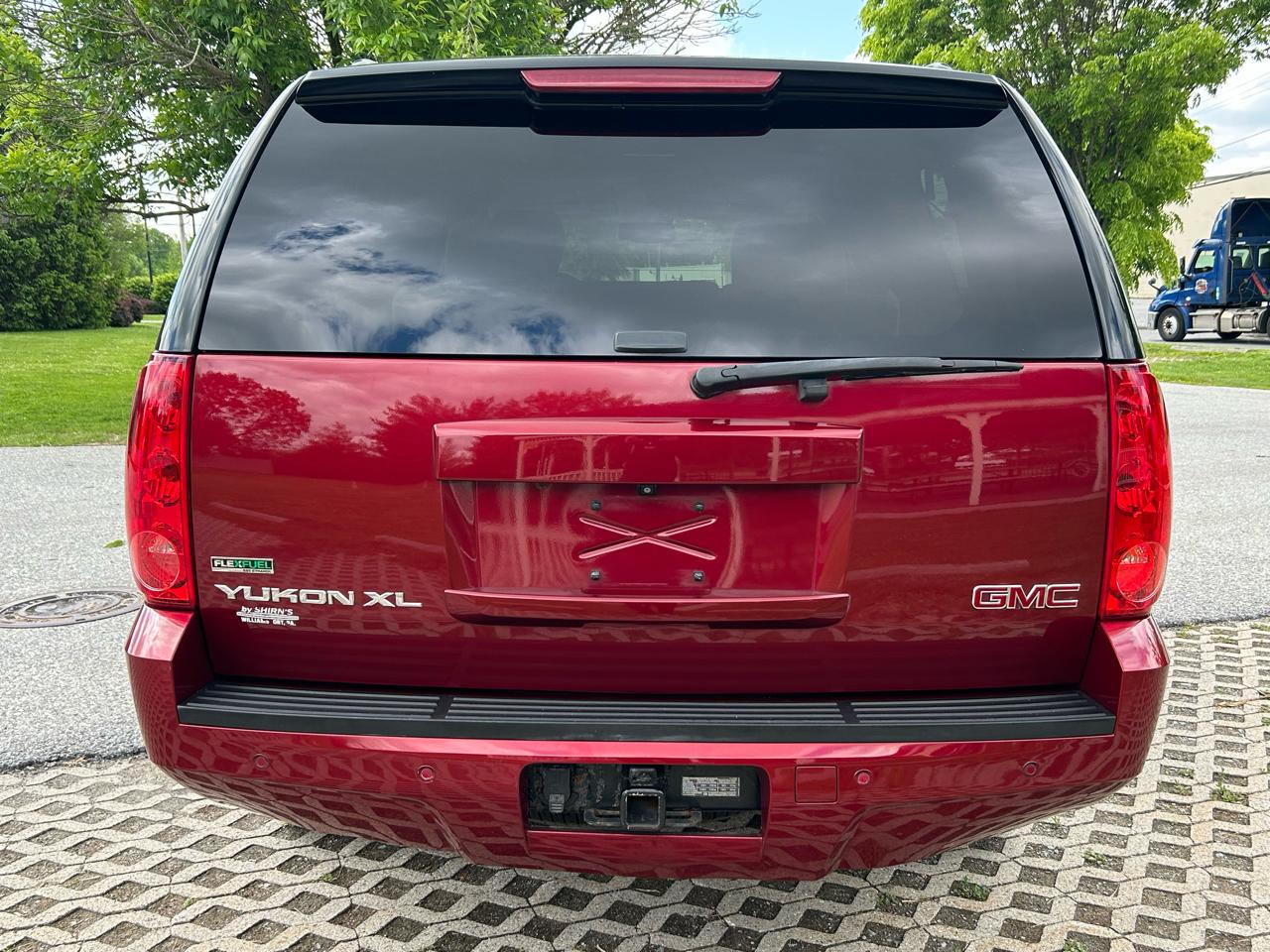 GMC Yukon XL SLE-1 1/2 Ton 4WD 2010