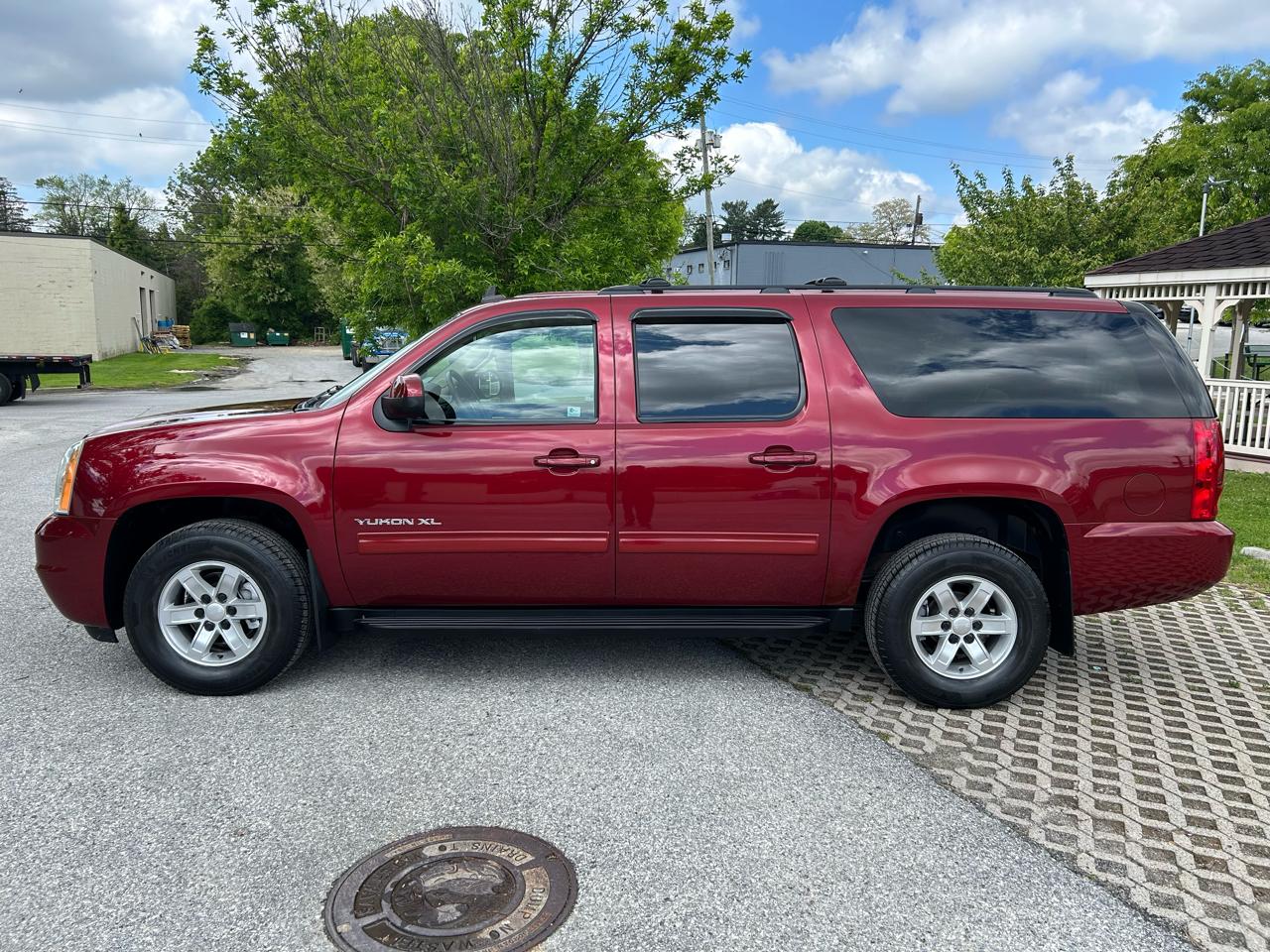 GMC Yukon XL SLE-1 1/2 Ton 4WD 2010