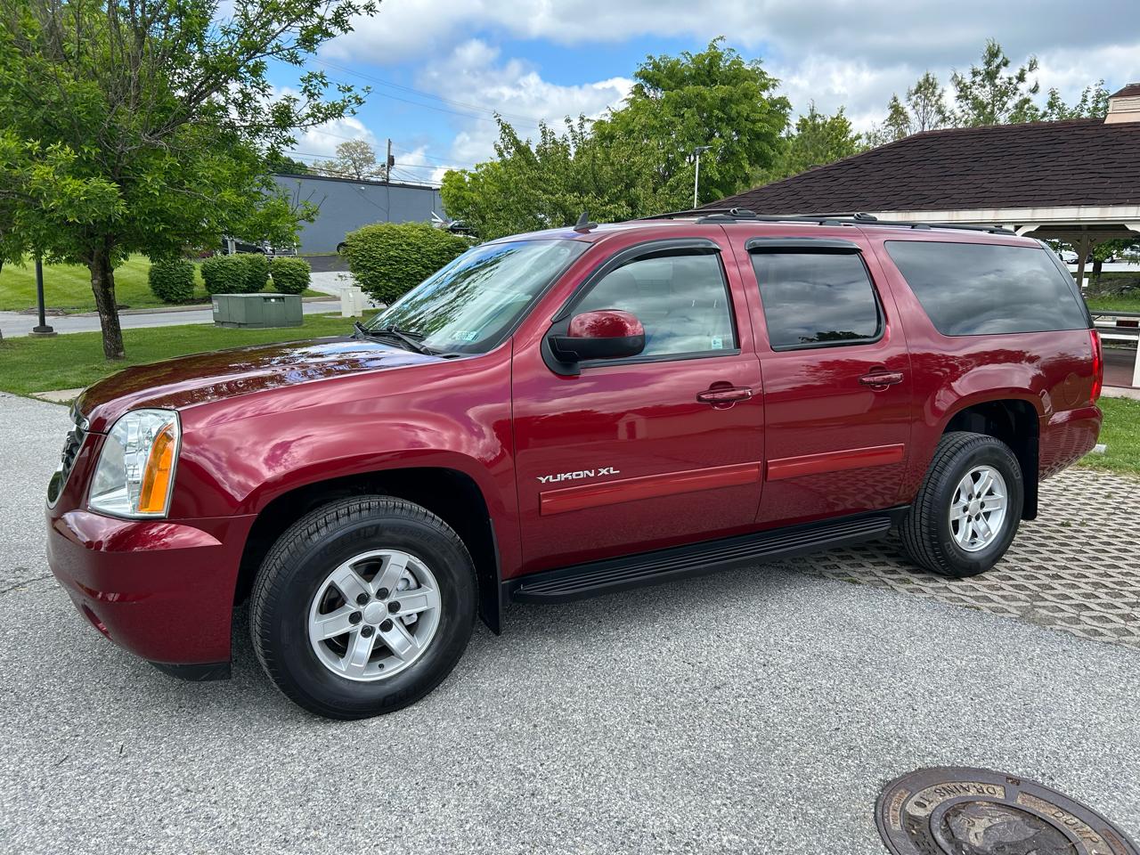 GMC Yukon XL SLE-1 1/2 Ton 4WD 2010