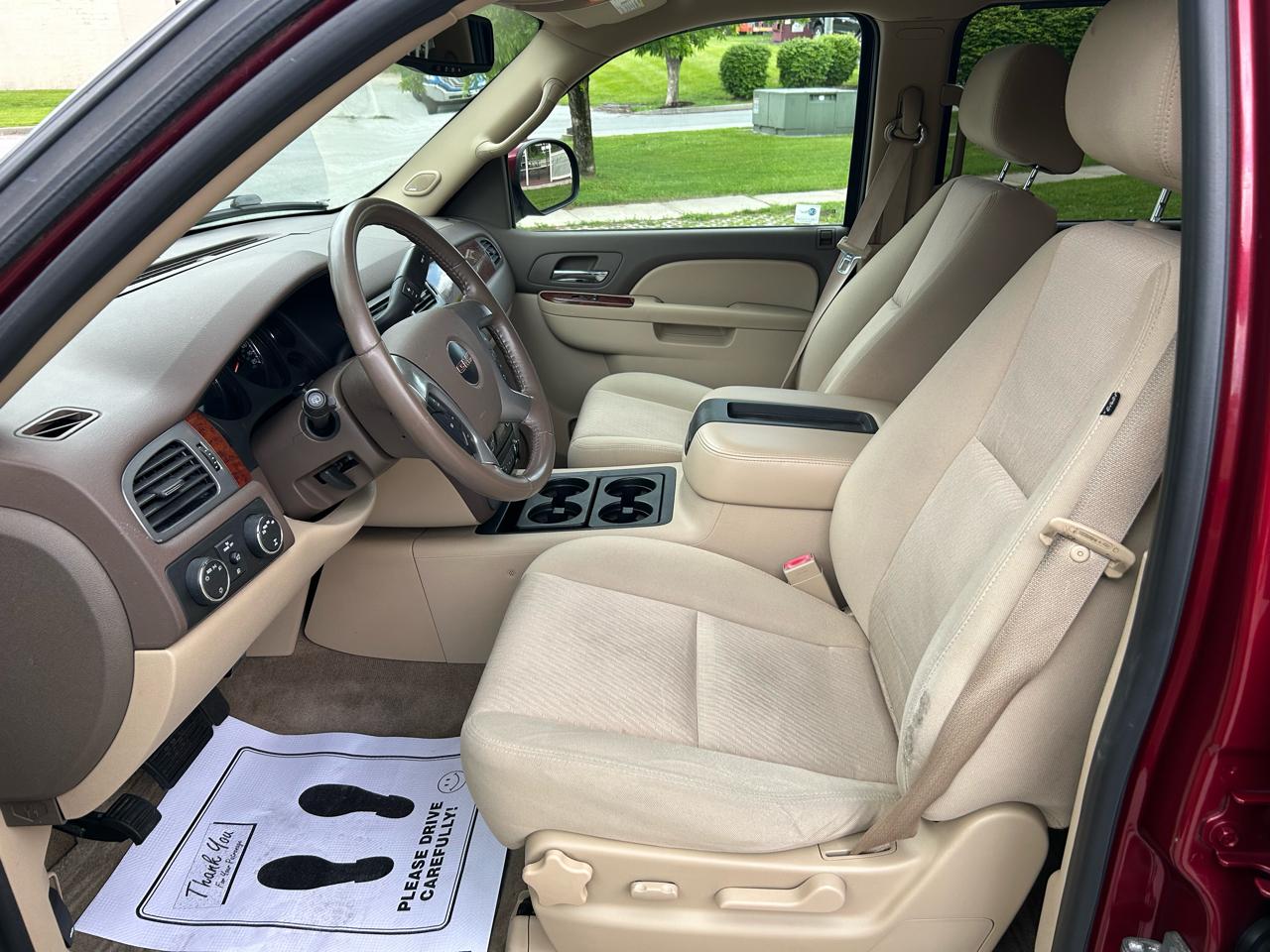 GMC Yukon XL SLE-1 1/2 Ton 4WD 2010
