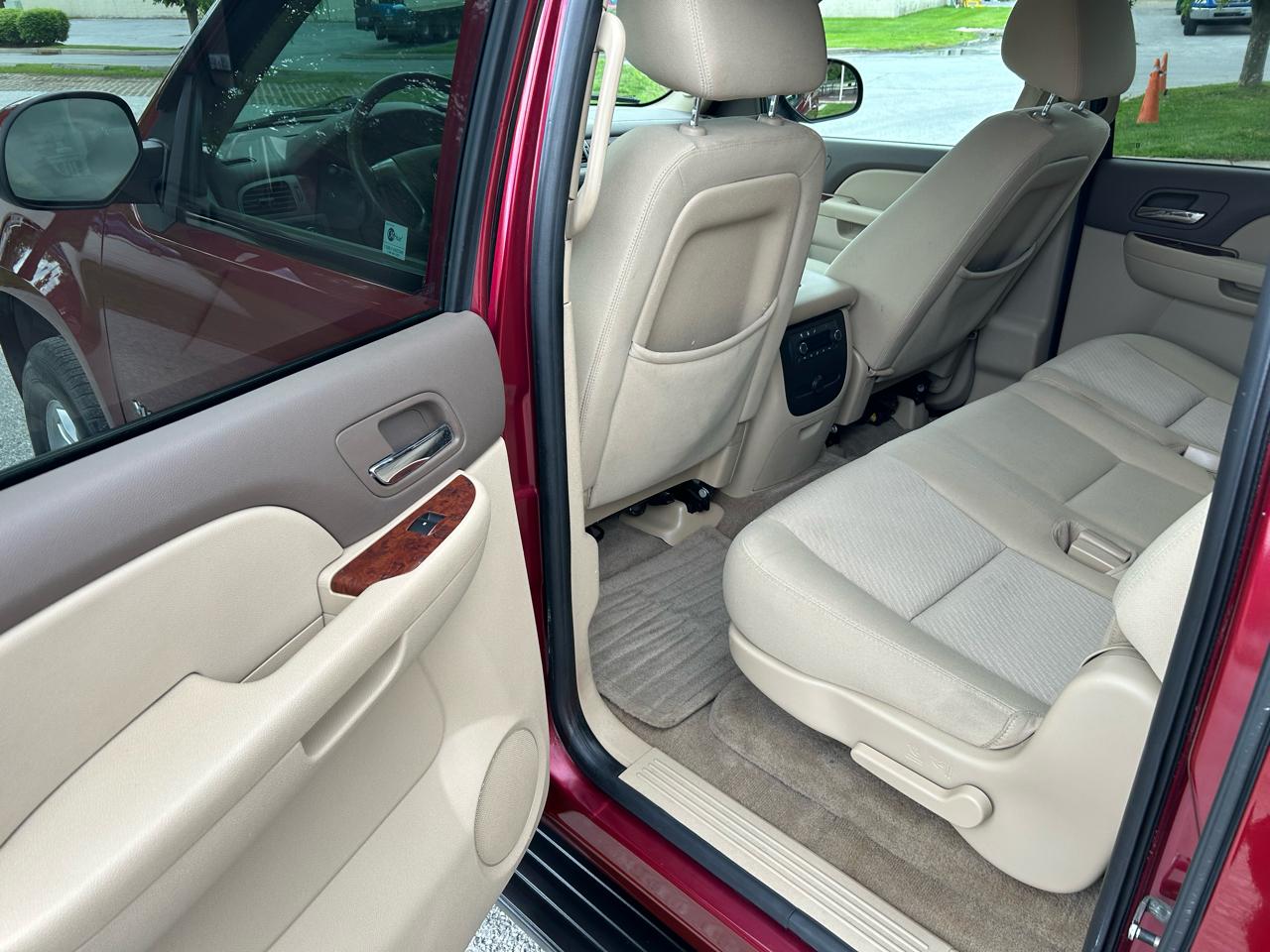 GMC Yukon XL SLE-1 1/2 Ton 4WD 2010