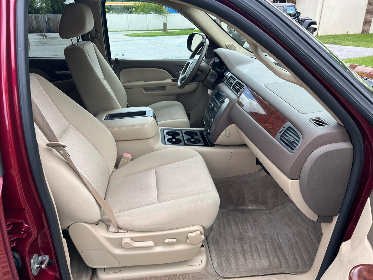 GMC Yukon XL SLE-1 1/2 Ton 4WD 2010