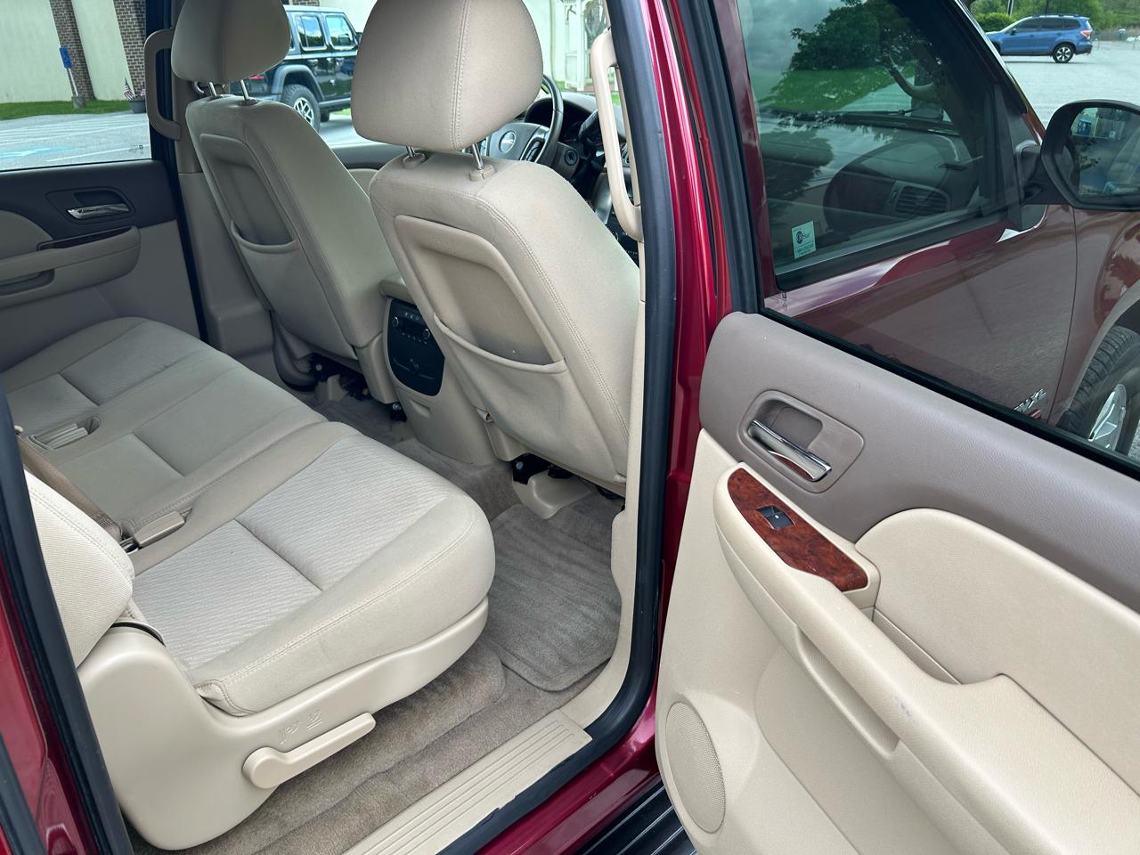 GMC Yukon XL SLE-1 1/2 Ton 4WD 2010