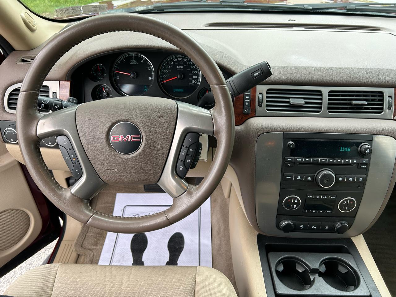 GMC Yukon XL SLE-1 1/2 Ton 4WD 2010