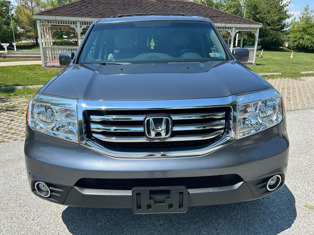 Honda Pilot Touring 4WD 5-Spd AT with DVD 2013