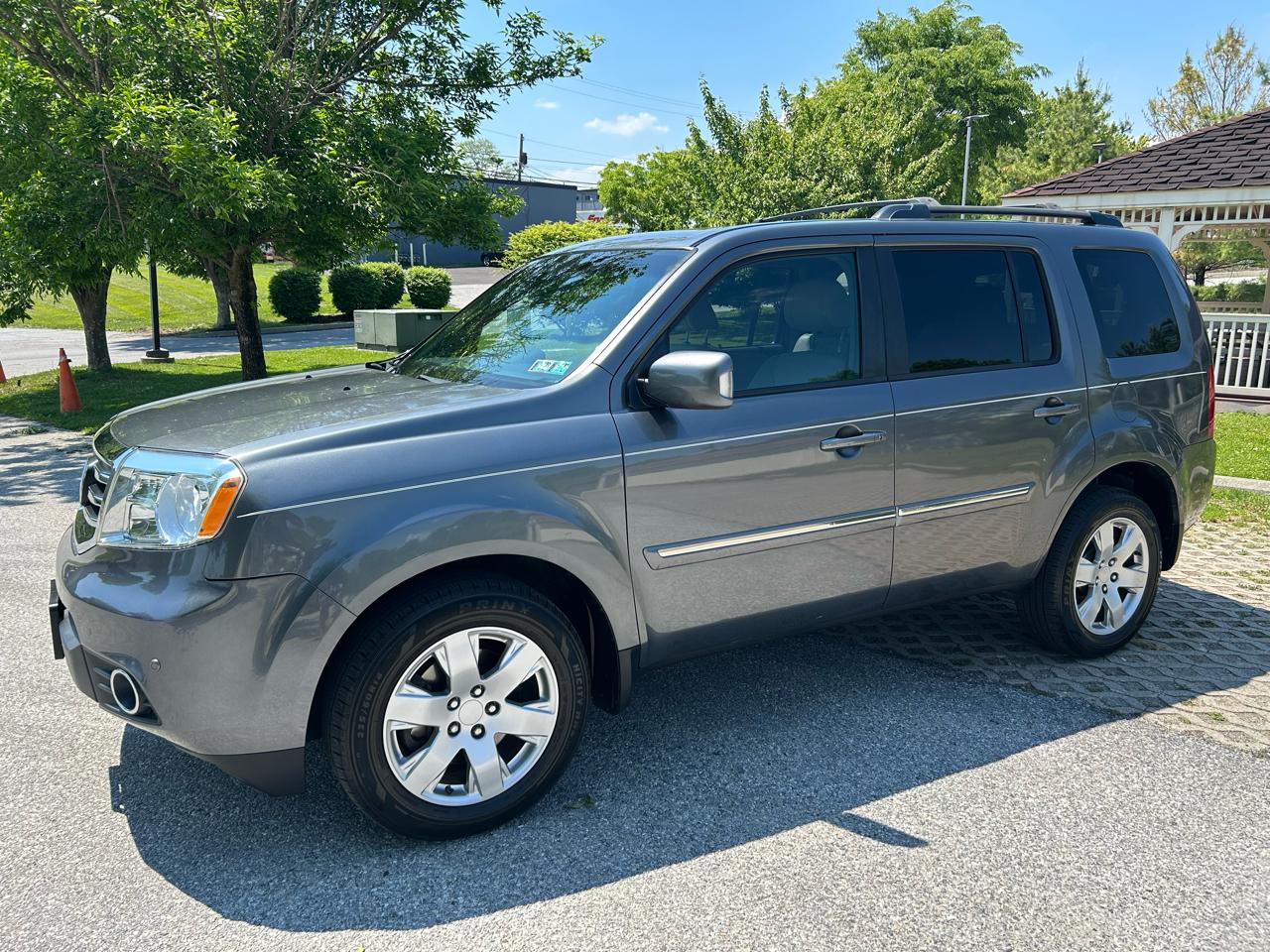 Honda Pilot Touring 4WD 5-Spd AT with DVD 2013