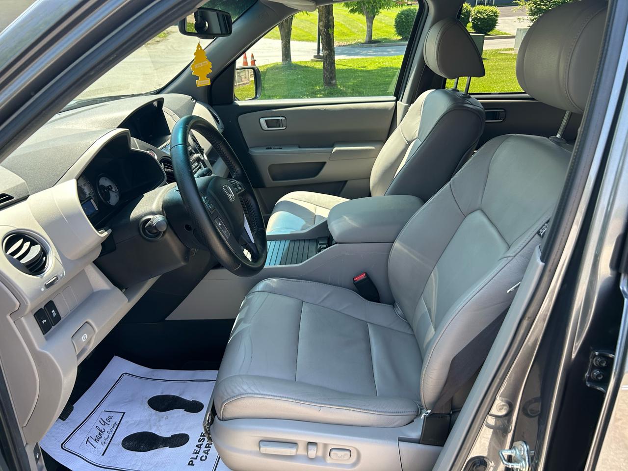 Honda Pilot Touring 4WD 5-Spd AT with DVD 2013