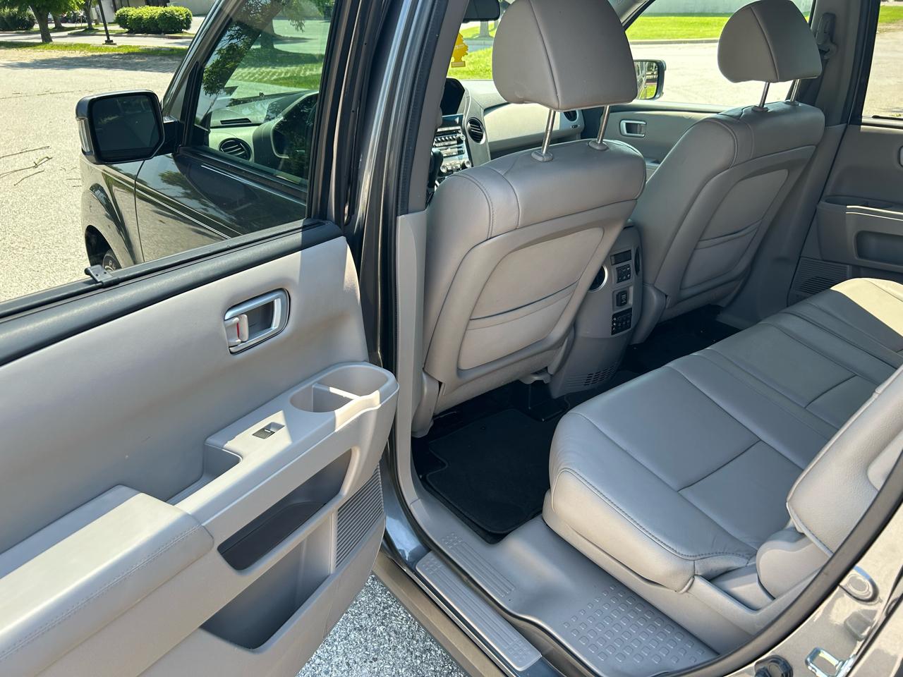 Honda Pilot Touring 4WD 5-Spd AT with DVD 2013