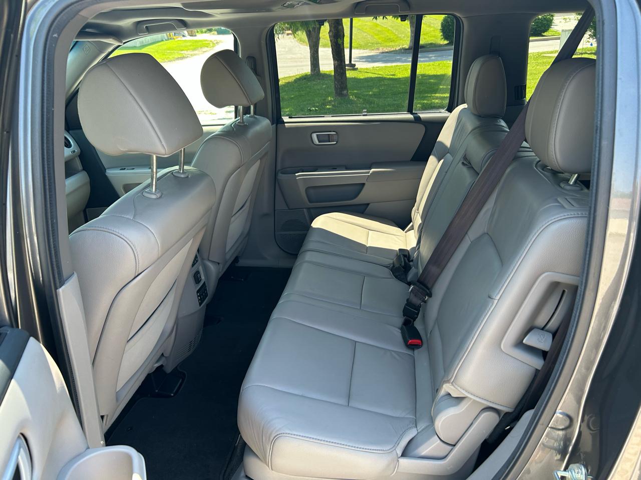 Honda Pilot Touring 4WD 5-Spd AT with DVD 2013