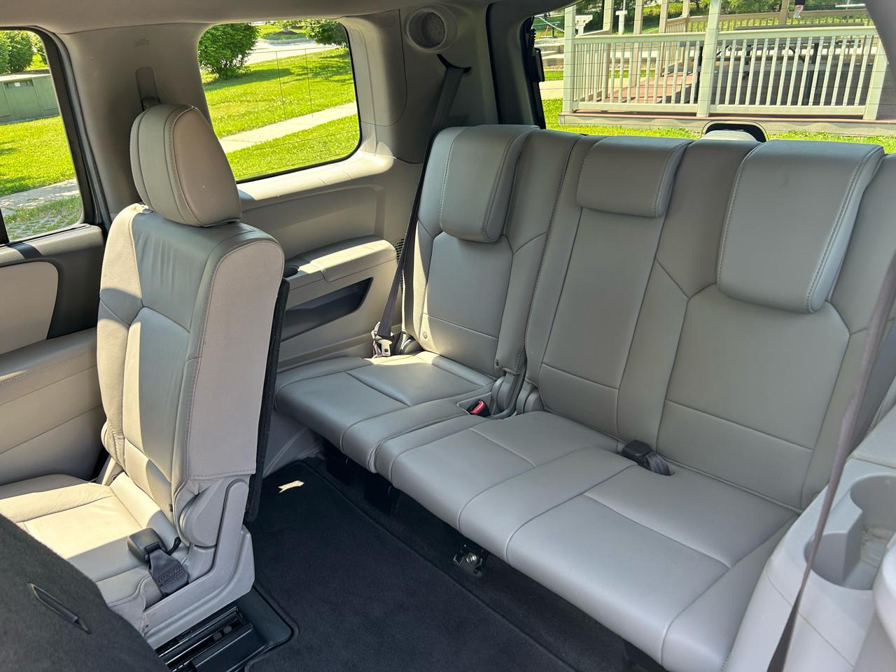 Honda Pilot Touring 4WD 5-Spd AT with DVD 2013