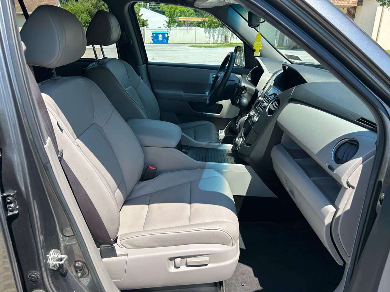 Honda Pilot Touring 4WD 5-Spd AT with DVD 2013